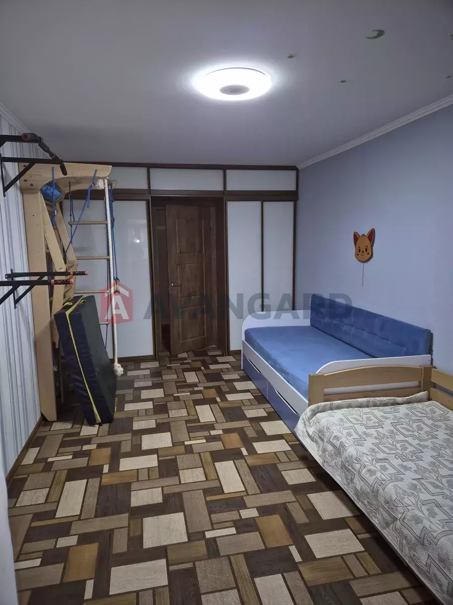 3 ��. ��������, 70/-/10 ��. �., 5/10 ������ ���� 5