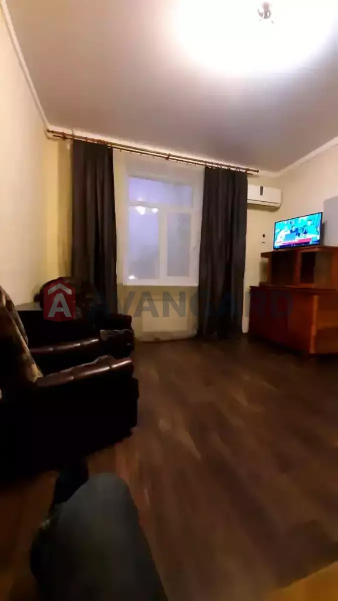 1 ��. ��������, 37/-/- ��. �., 2/4 ������ ���� 2