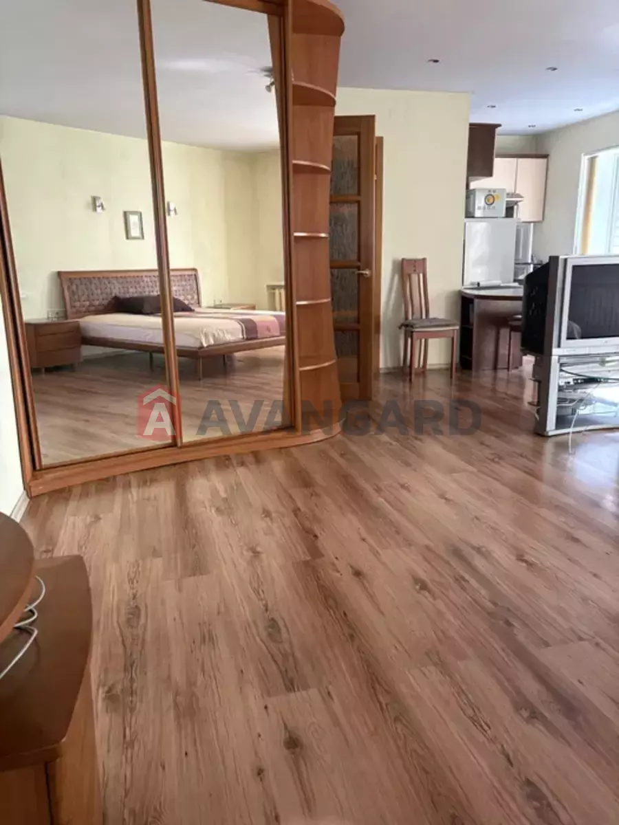 1 ����. ��������, 45/-/37 ��. �., 3/9 ���� ���� 2