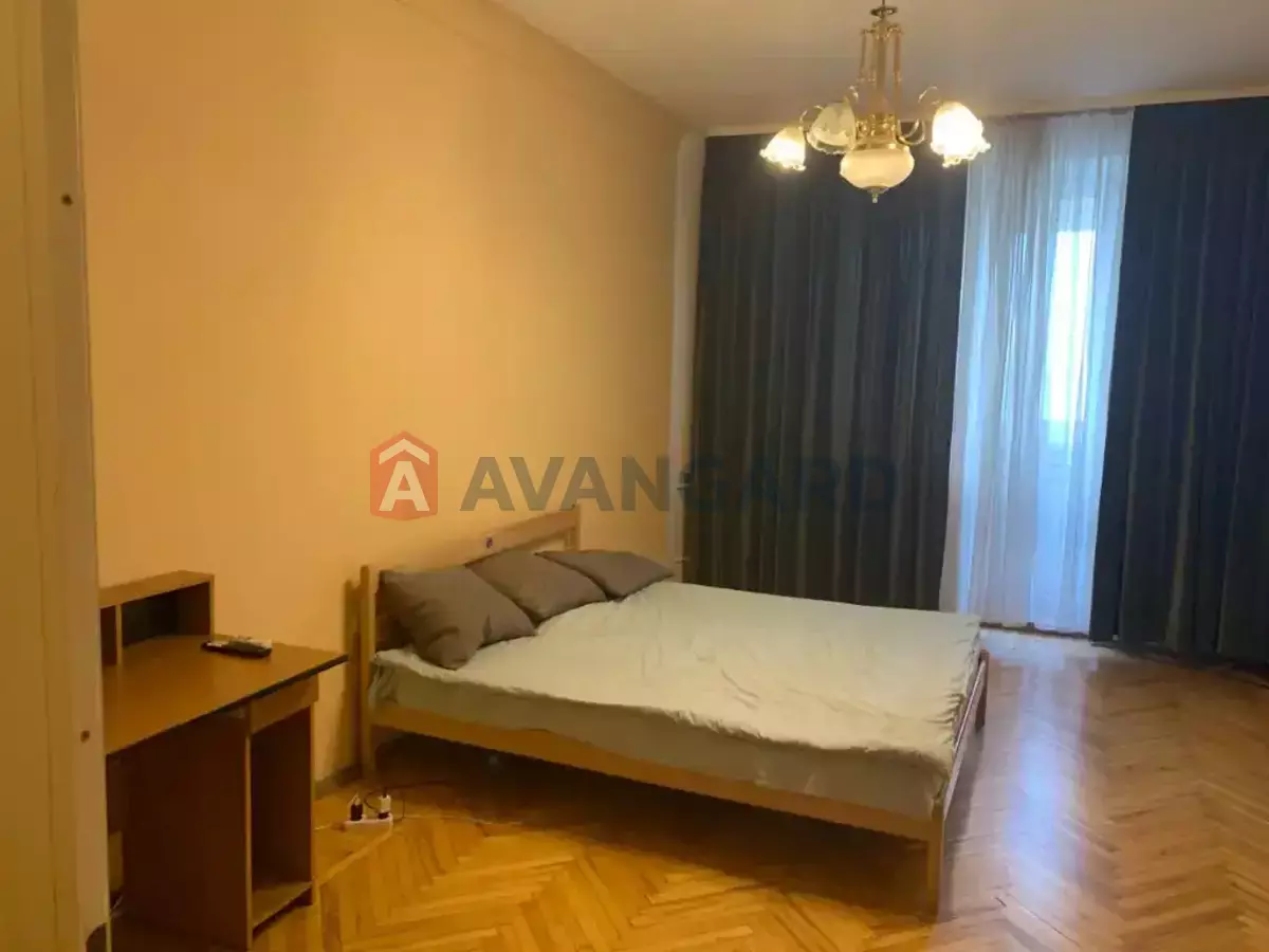 3 ��. ��������, 82/-/- ��. �., 5/5 ������ ���� 1