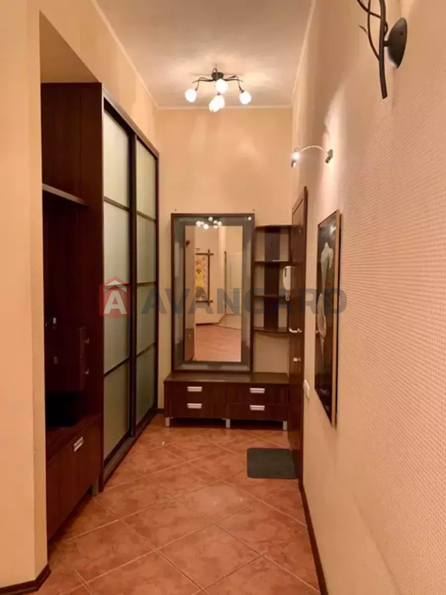 4 ��. ��������, 170/-/30 ��. �., 2/3 ������ ���� 3