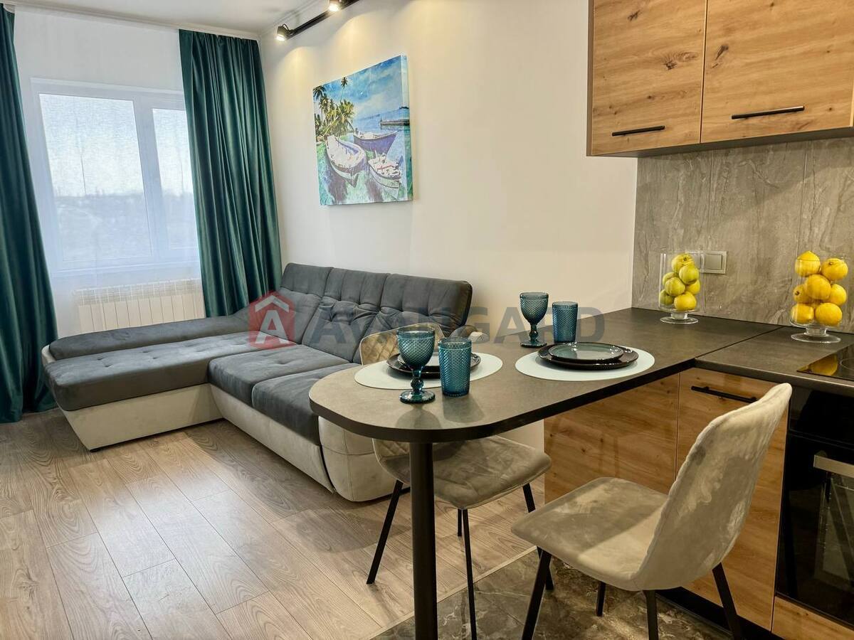 2 ��. ��������, 44/-/- ��. �., 7/10 ������ ���� 5