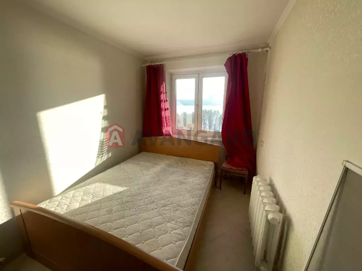 4 ��. ��������, 67/-/- ��. �., 9/10 ������ ���� 5