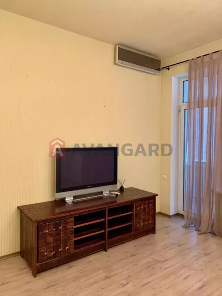 4 ��. ��������, 170/-/30 ��. �., 2/3 ������ ���� 12