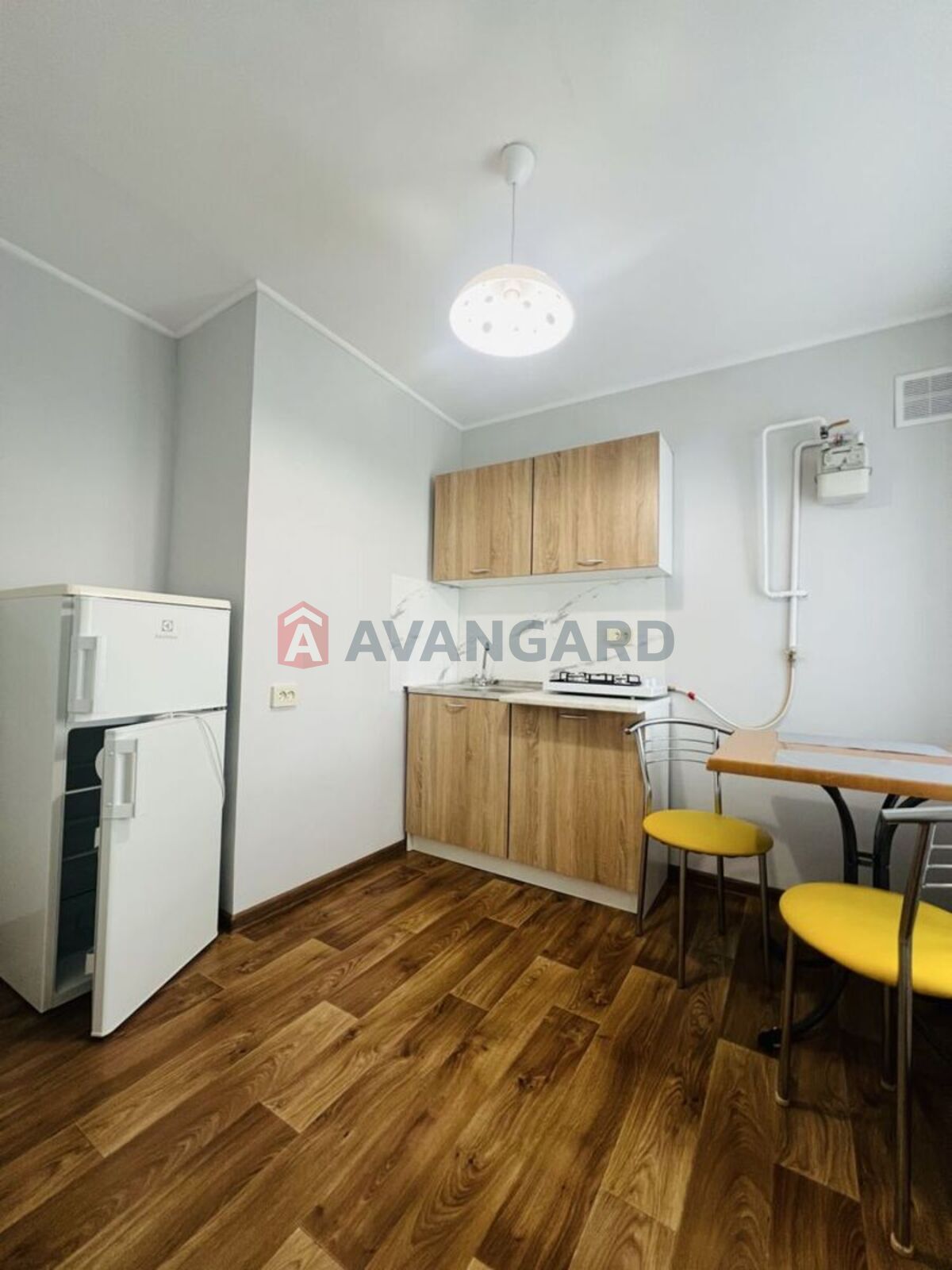 1 ����. ��������, 37/-/- ��. �., 8/9 ���� ���� 3