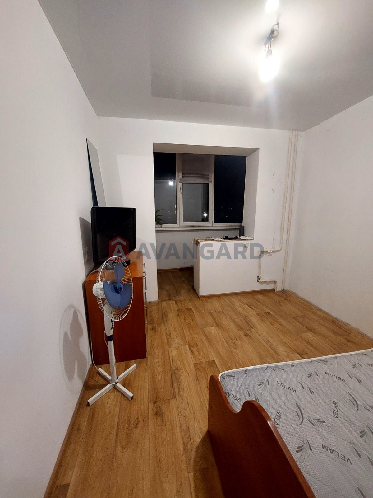 4 ����. ��������, 84/65/12 ��. �., 9/10 ���� ���� 3