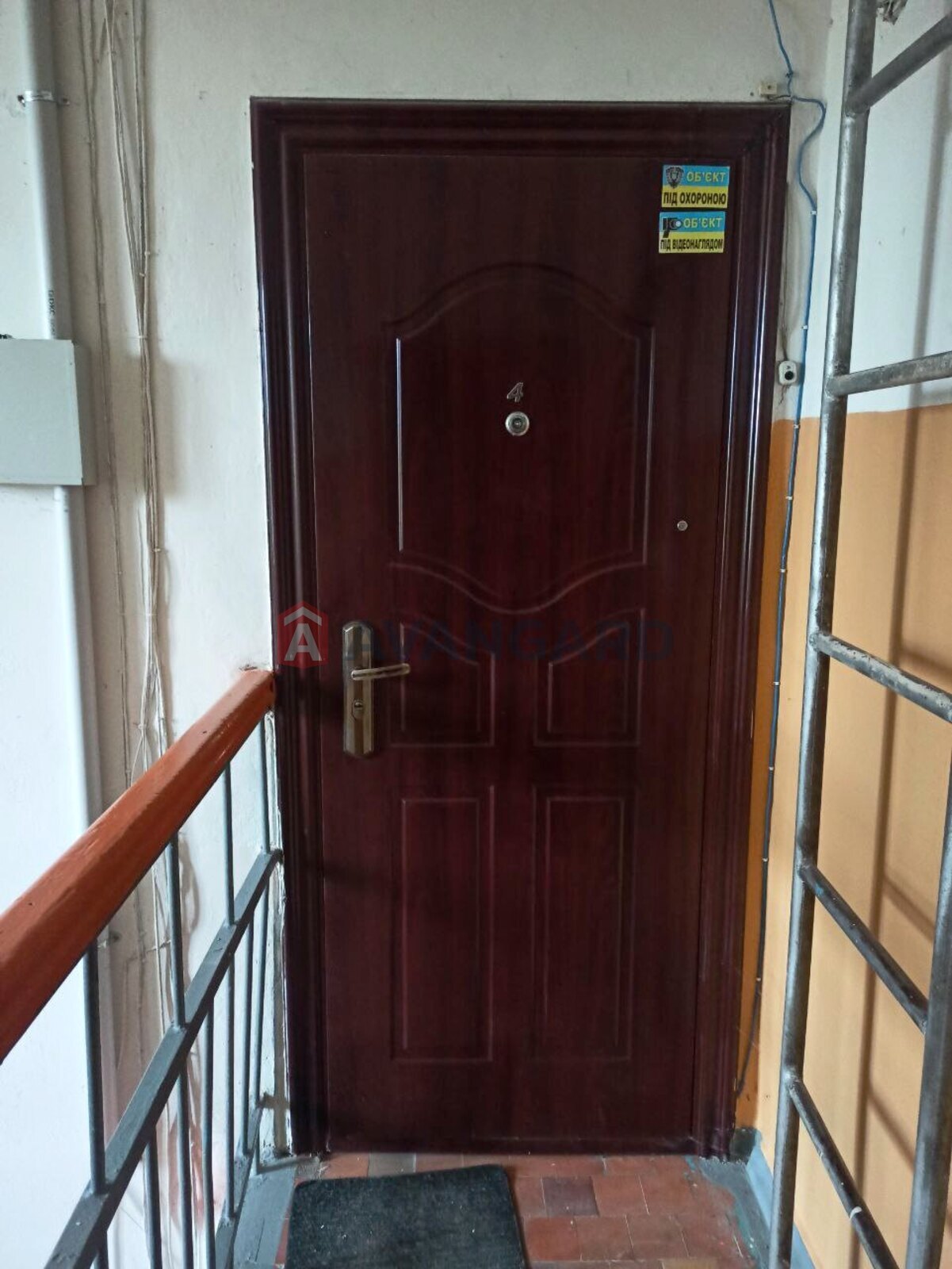 3 ����. ��������, 59.3/39.7/8.5 ��. �., 2/2 ���� ���� 25