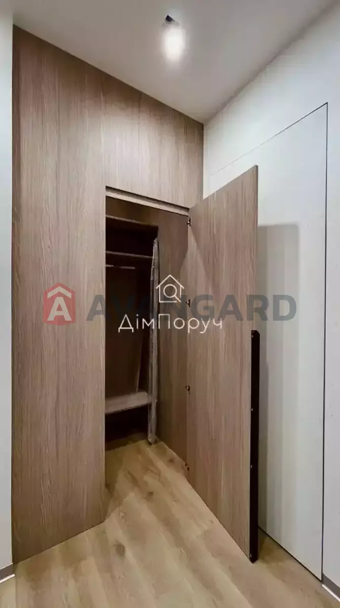 2 ����. ��������, 42/20/8 ��. �., 3/6 ���� ���� 21