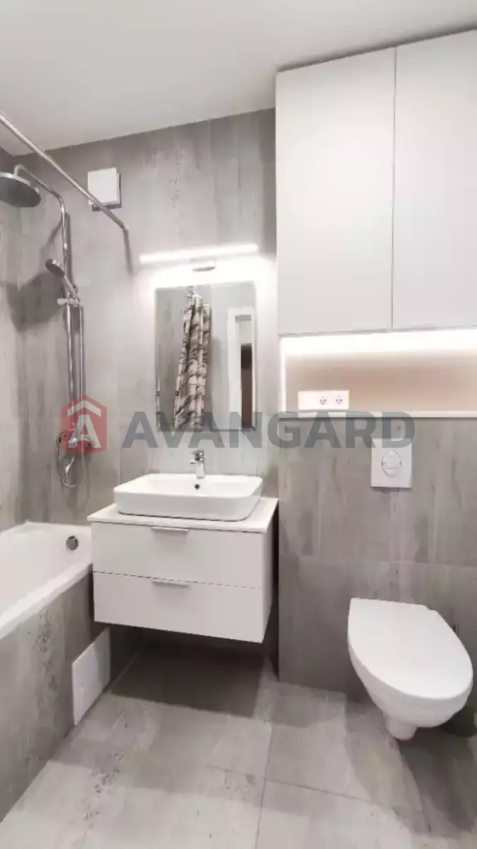 1 ��. ��������, 38/-/- ��. �., 10/15 ������ ���� 8