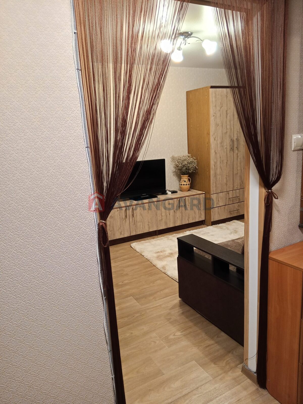 1 ����. ��������, 31/-/8 ��. �., 7/9 ���� ���� 9