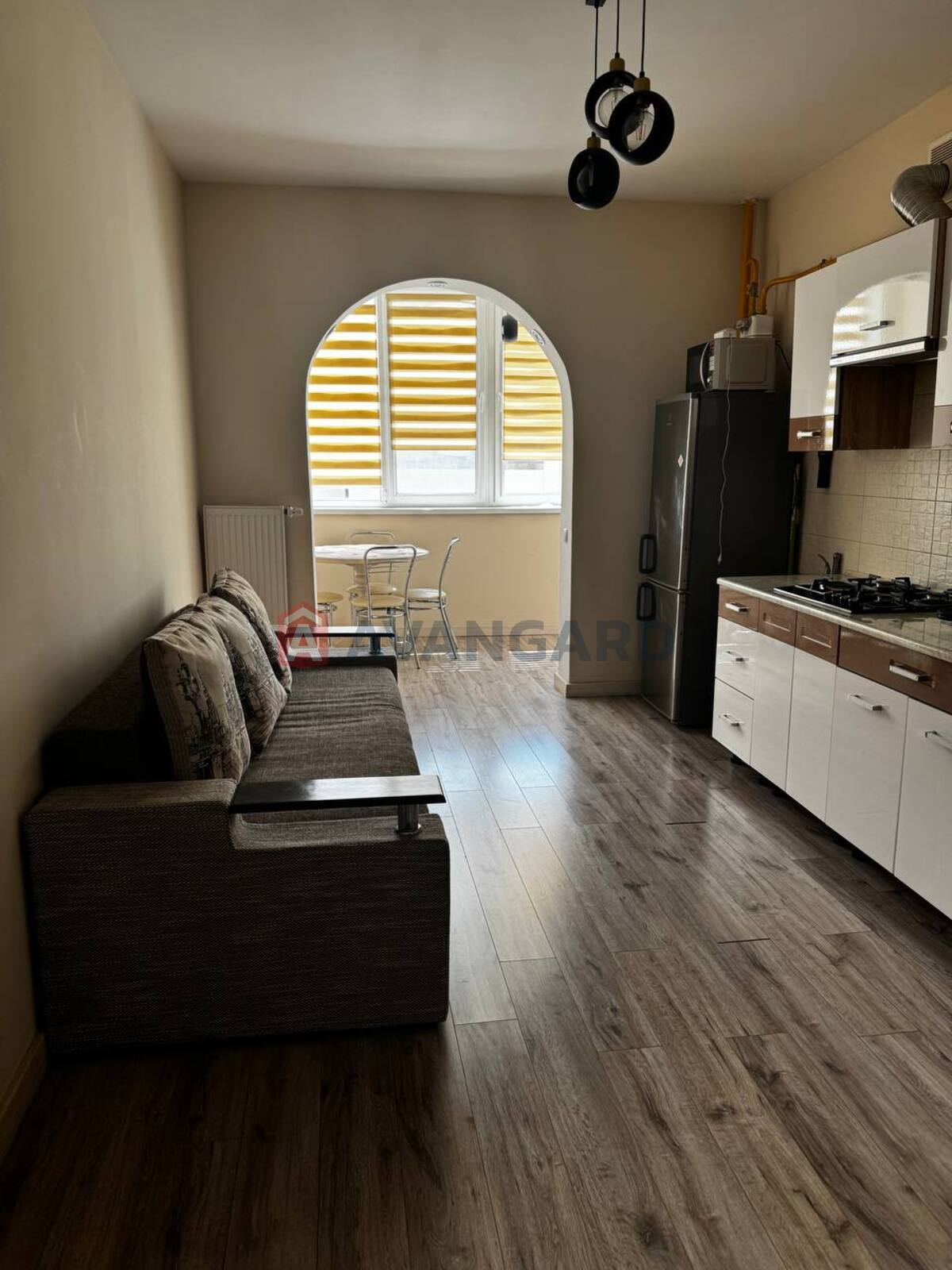 1 ��. ��������, 47.8/20.6/12.8 ��. �., 4/10 ������ ���� 11