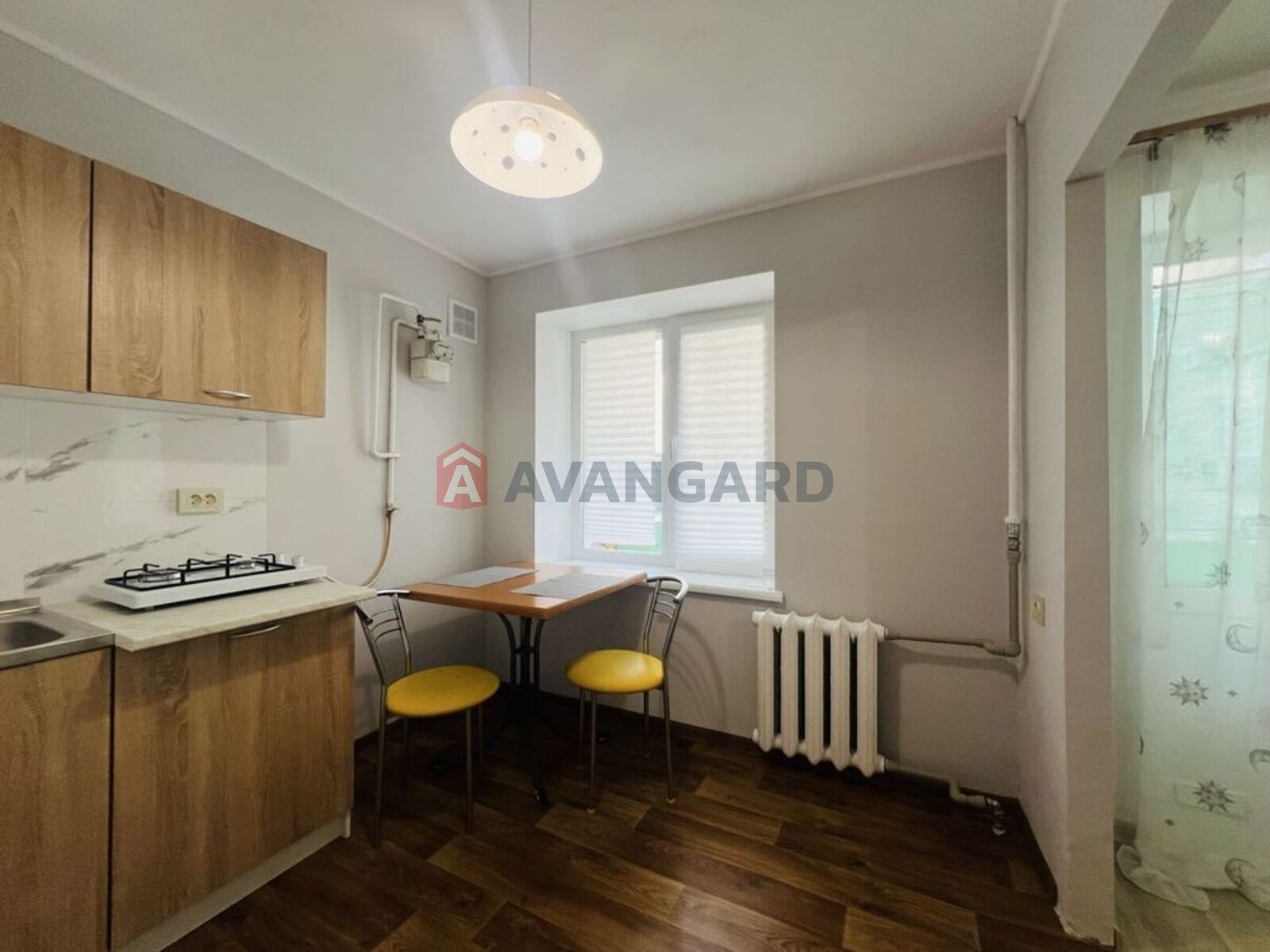 1 ����. ��������, 37/-/- ��. �., 8/9 ���� ���� 2