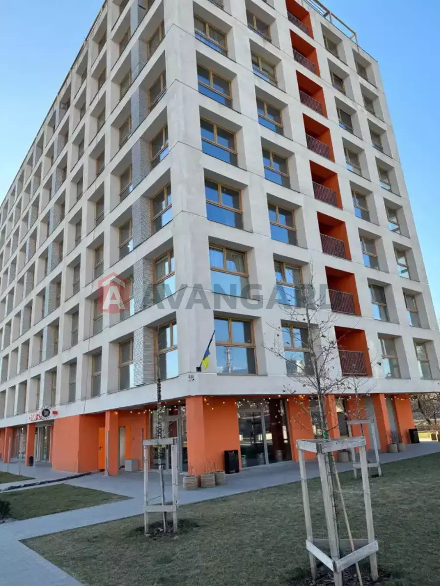 2 ��. ��������, 40/-/- ��. �., 6/10 ������ ���� 18