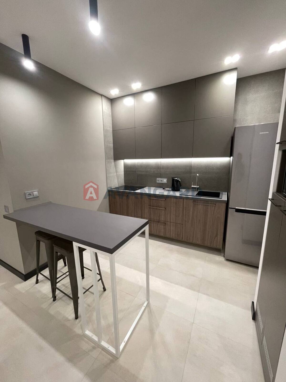 1 ����. ��������, 48/20/15 ��. �., 10/25 ���� ���� 6