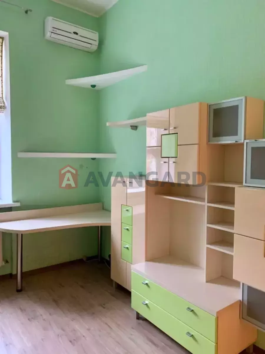 4 ��. ��������, 170/-/30 ��. �., 2/3 ������ ���� 10