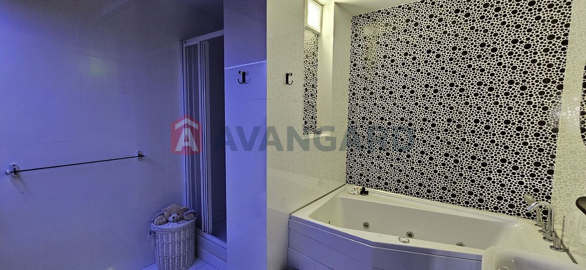 4 ��. ��������, 157/-/15 ��. �., 8/9 ������ ���� 11