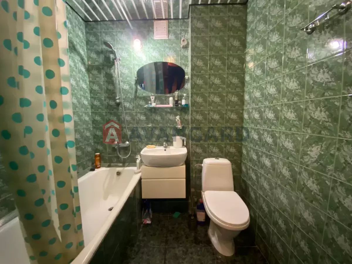 4 ��. ��������, 77/-/9 ��. �., 4/9 ������ ���� 6