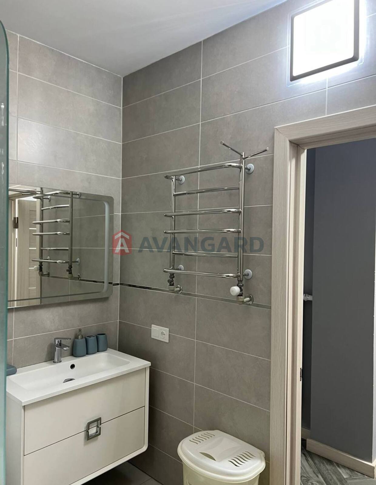 1 ��. ��������, 47.8/20.6/12.8 ��. �., 4/10 ������ ���� 2