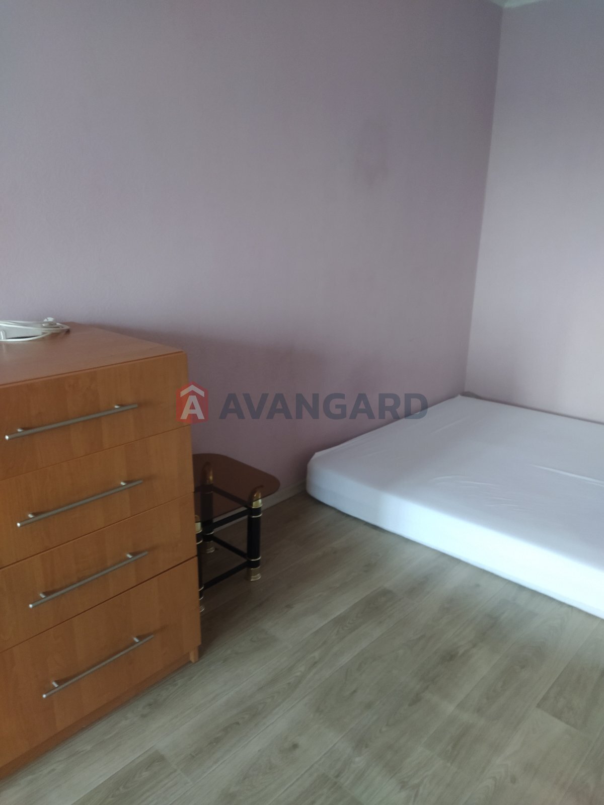 1 ��. ��������, 40/20/7 ��. �., 4/12 ������ ���� 6