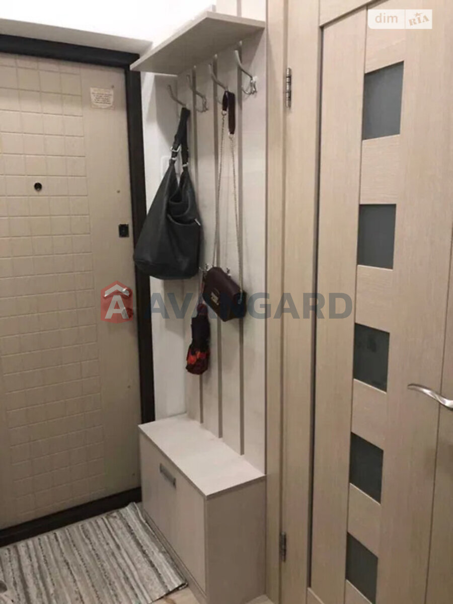 1 ��. ��������, 31/-/- ��. �., 3/17 ������ ���� 16