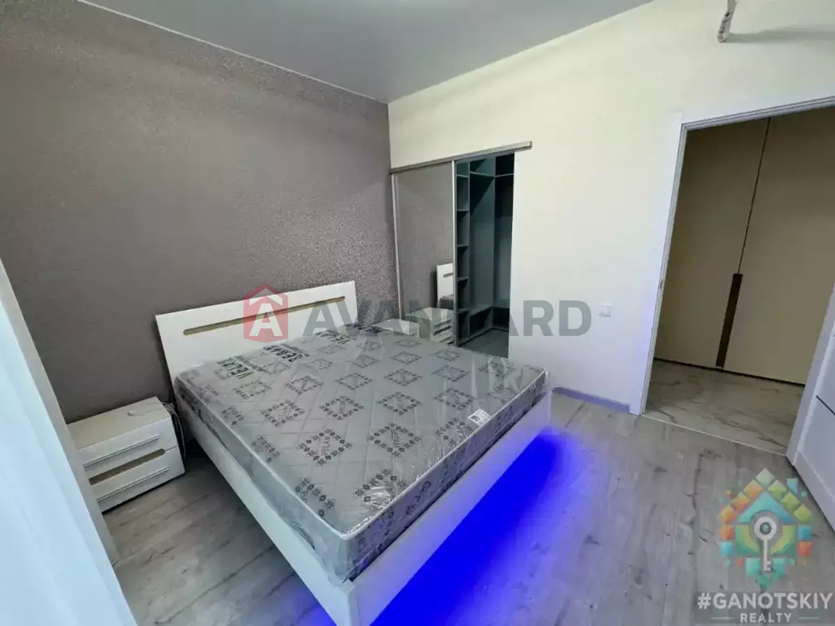 3 ��. ��������, 70/-/- ��. �., 5/15 ������ ���� 14