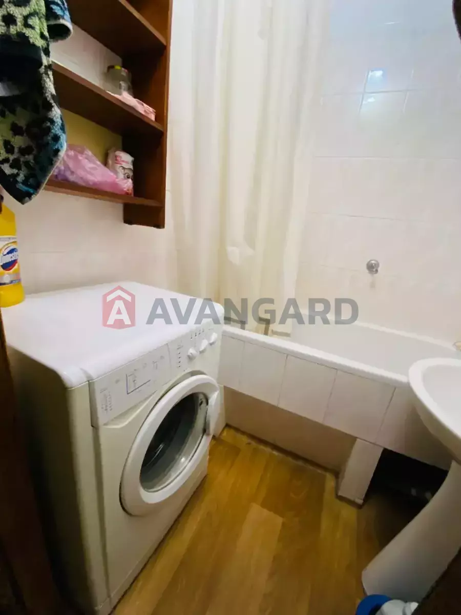 2 . , 69/-/9 . ., 9/9   9