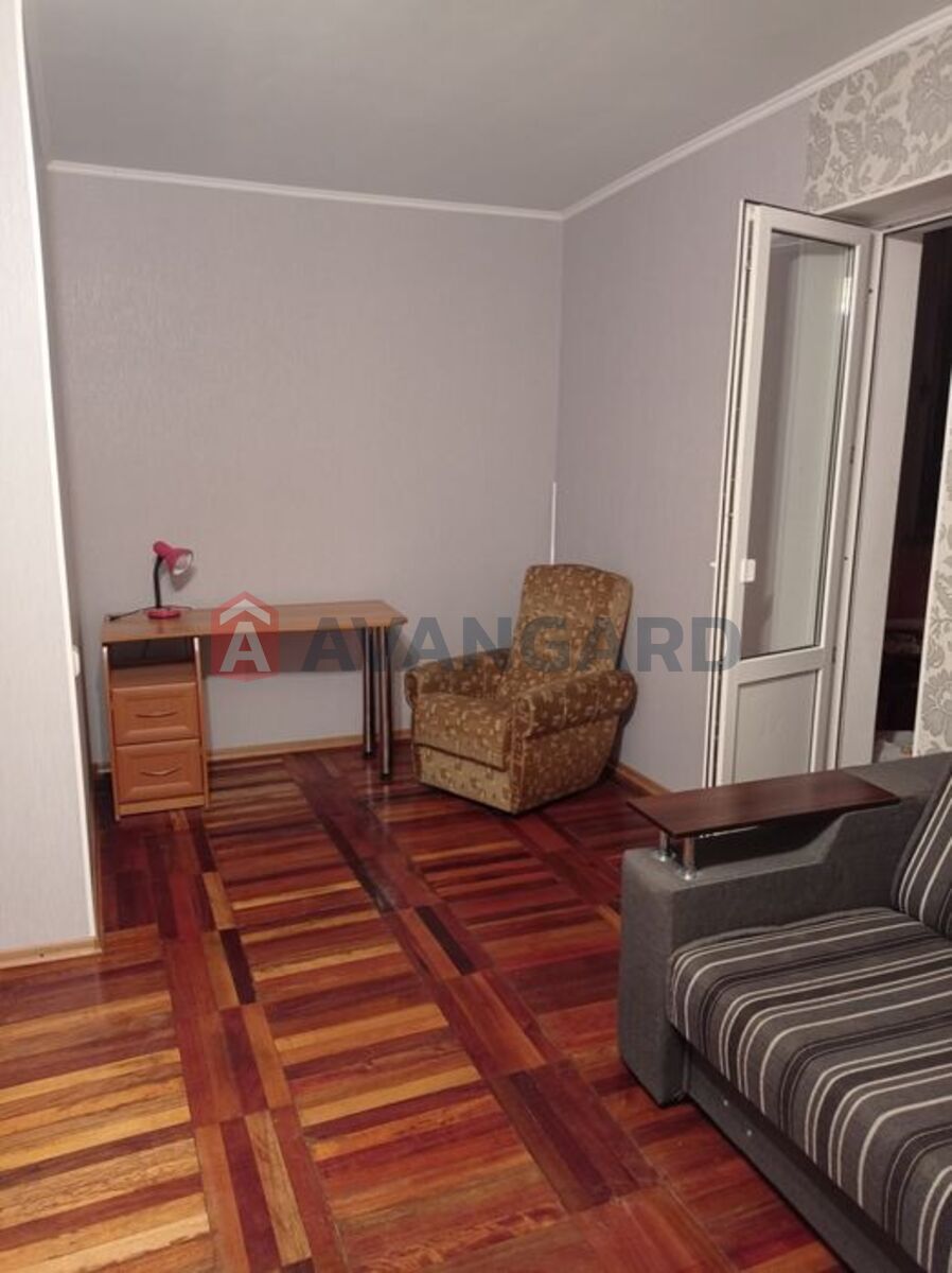 1 . , 40/-/7 . ., 8/9   3