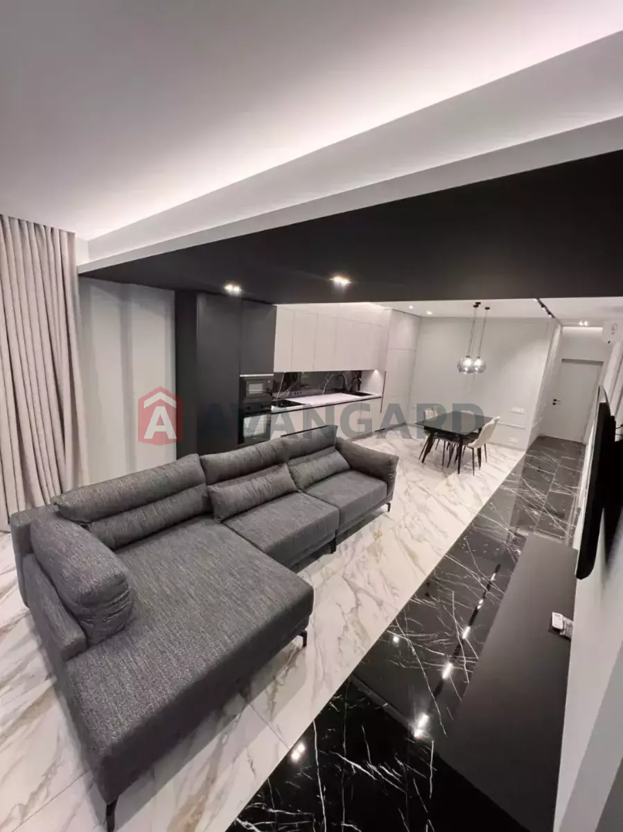 4 ��. ��������, 130/-/- ��. �., 2/14 ������ ���� 1