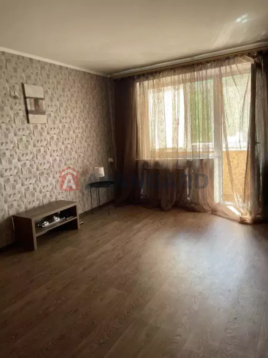 1 ����. ��������, 40/-/7 ��. �., 5/5 ���� ���� 3