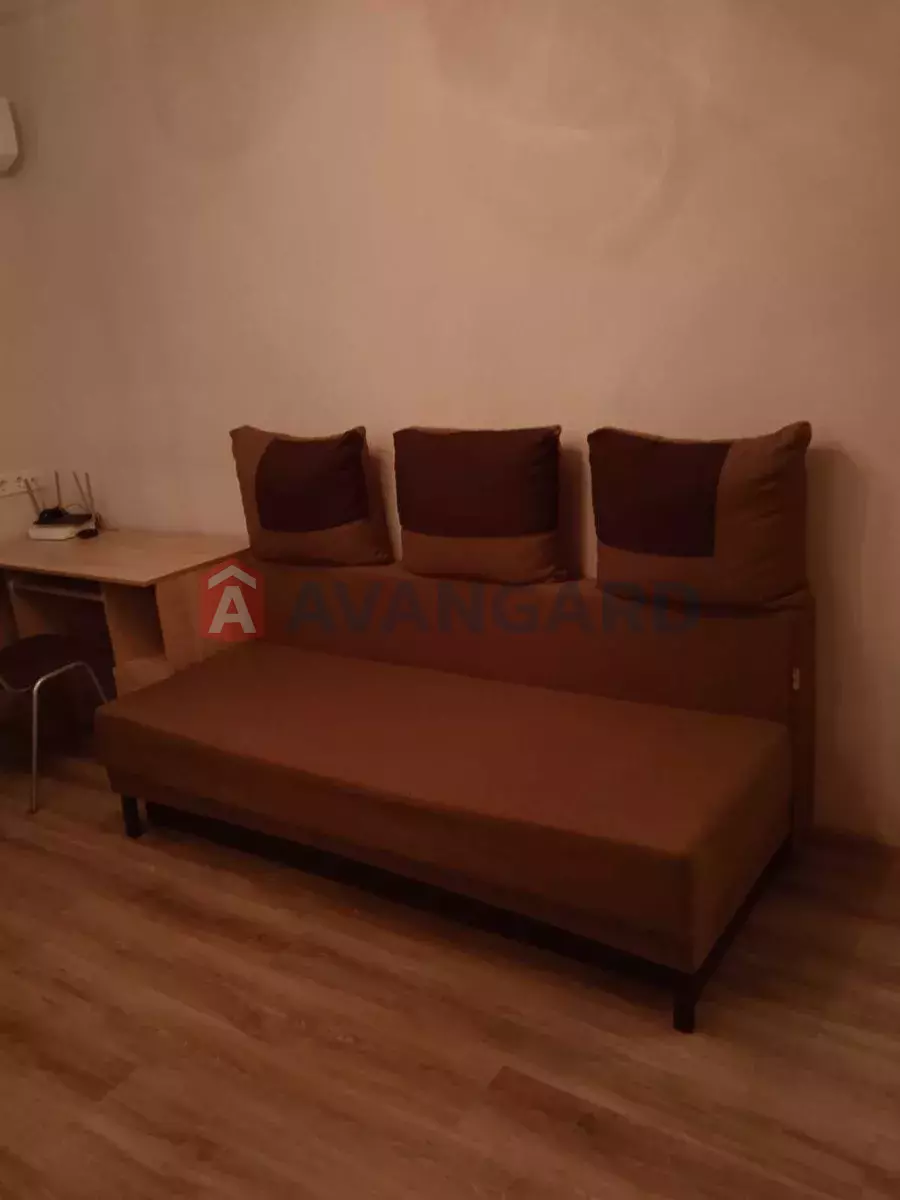 1 ����. ��������, 40/-/11 ��. �., 4/10 ���� ���� 4