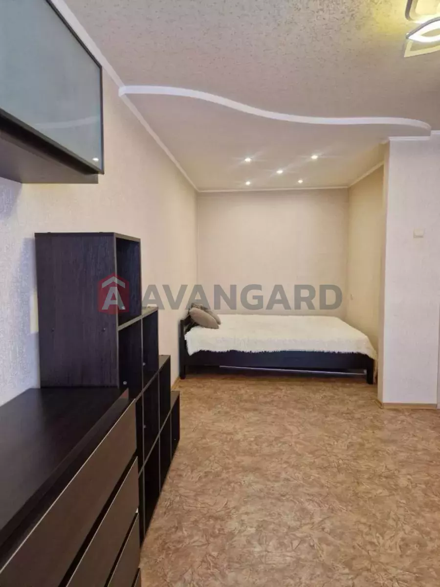 1 ����. ��������, 40/-/9 ��. �., 12/12 ���� ���� 3