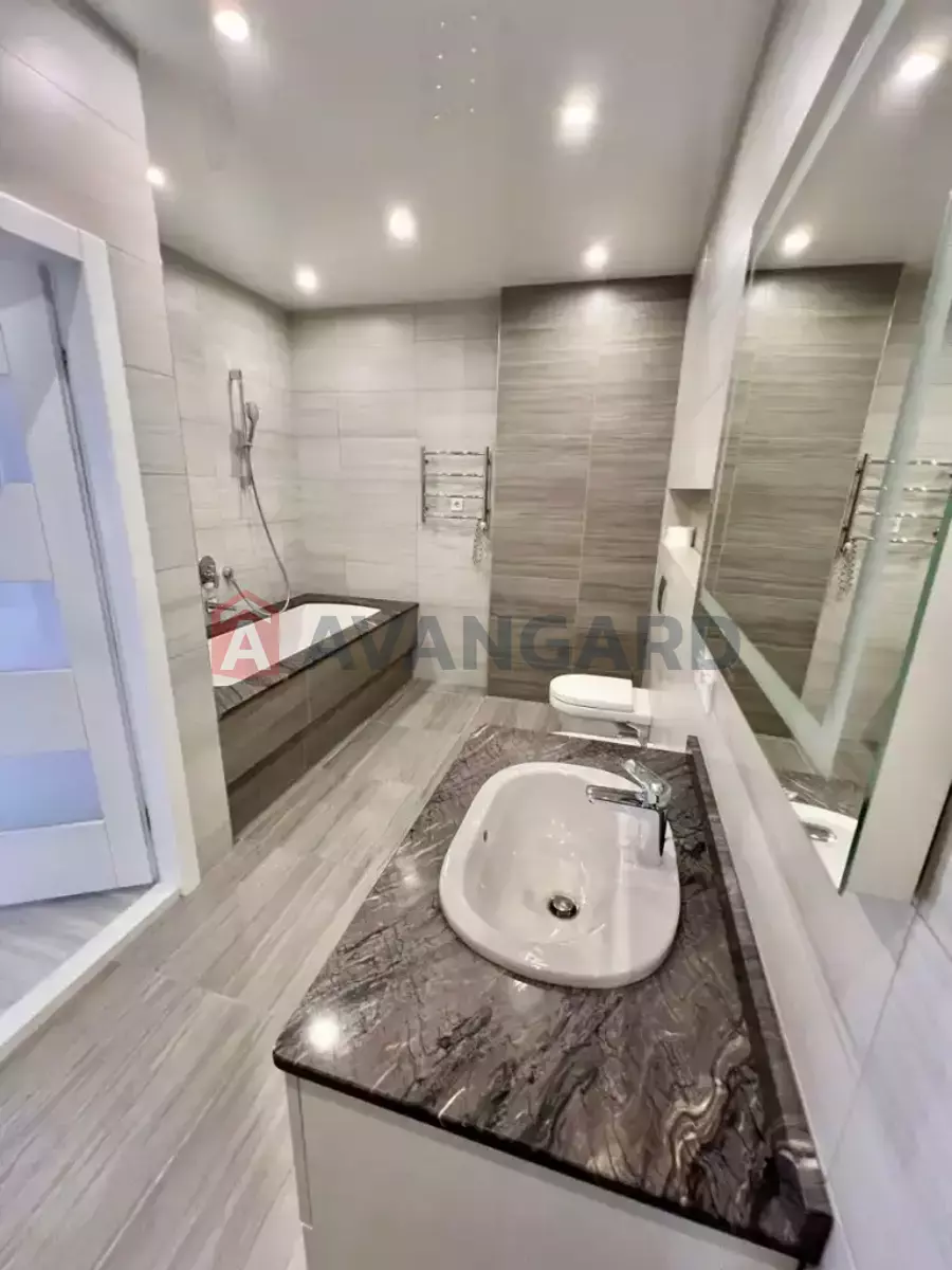 3 ����. ��������, 84/59/14 ��. �., 11/12 ���� ���� 8