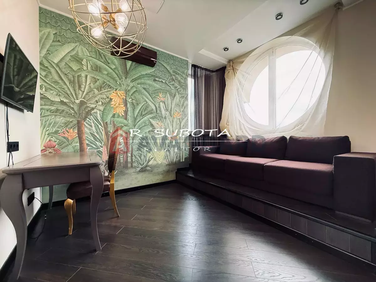 4 ��. ��������, 210/-/- ��. �., 10/10 ������ ���� 6