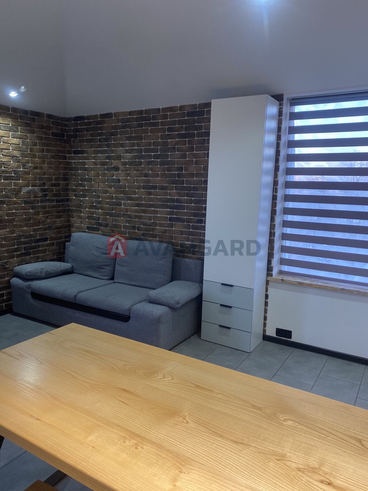 2 ��. ��������, 42/-/18 ��. �., 5/5 ������ ���� 14