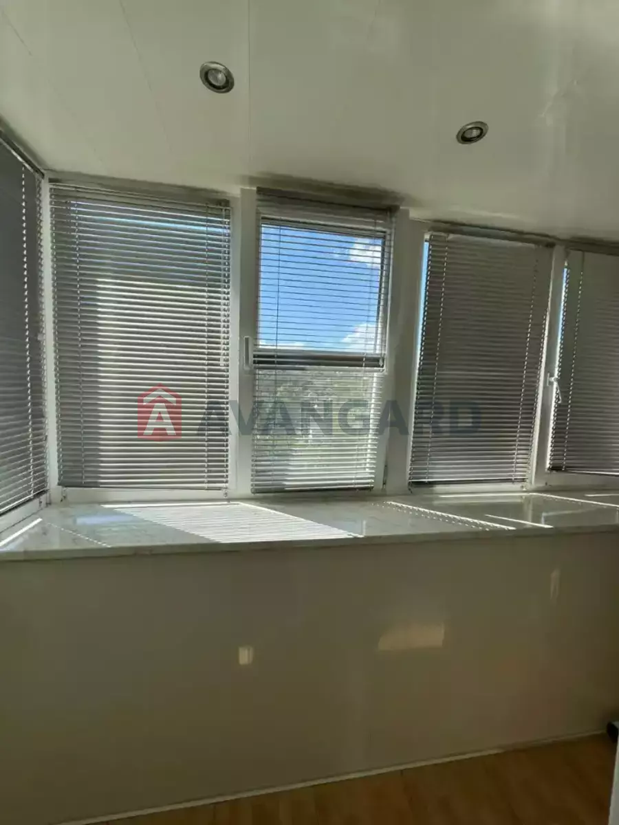 3 ��. ��������, 80/60/20 ��. �., 9/9 ������ ���� 8