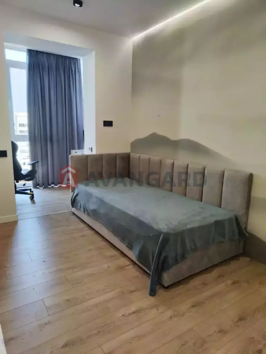 3 ����. ��������, 90/-/23 ��. �., 11/12 ���� ���� 13