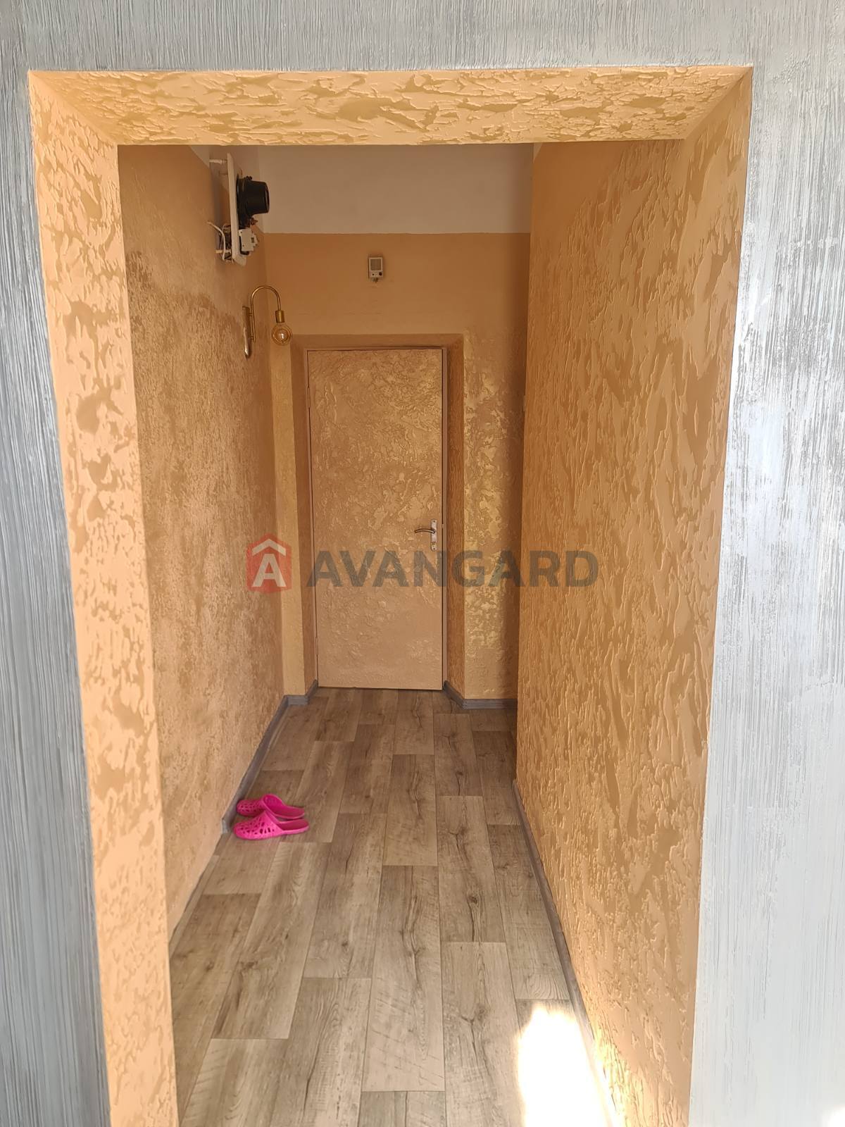 3 ����. ��������, 59.3/39.7/8.5 ��. �., 2/2 ���� ���� 16