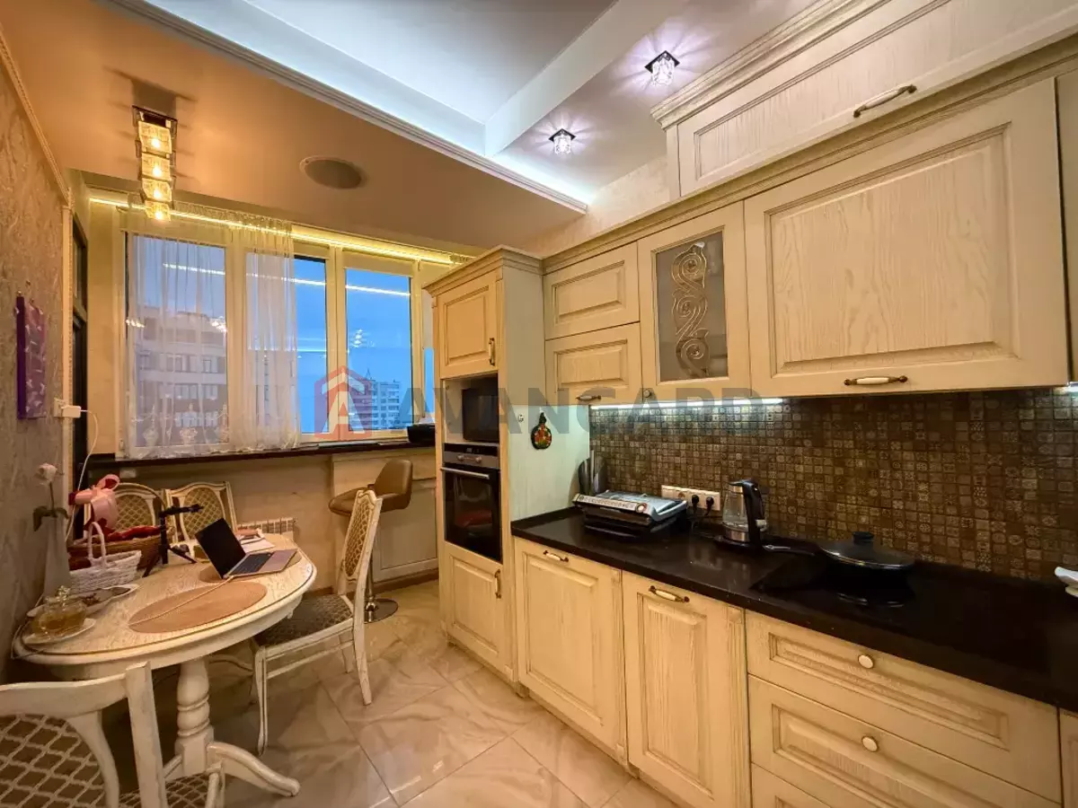 2 ��. ��������, 74/-/- ��. �., 14/19 ������ ���� 1