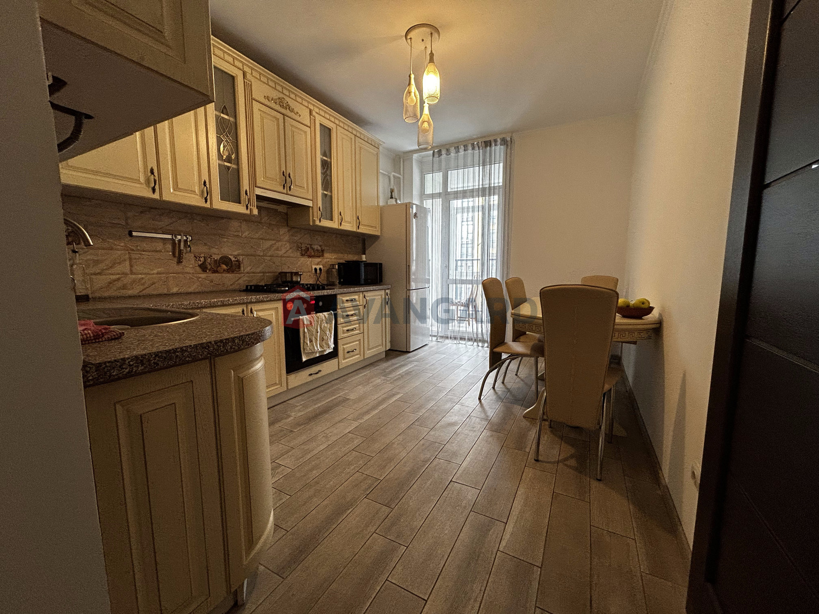 1 ��. ��������, 48.6/18.5/13.7 ��. �., 7/10 ������ ���� 2