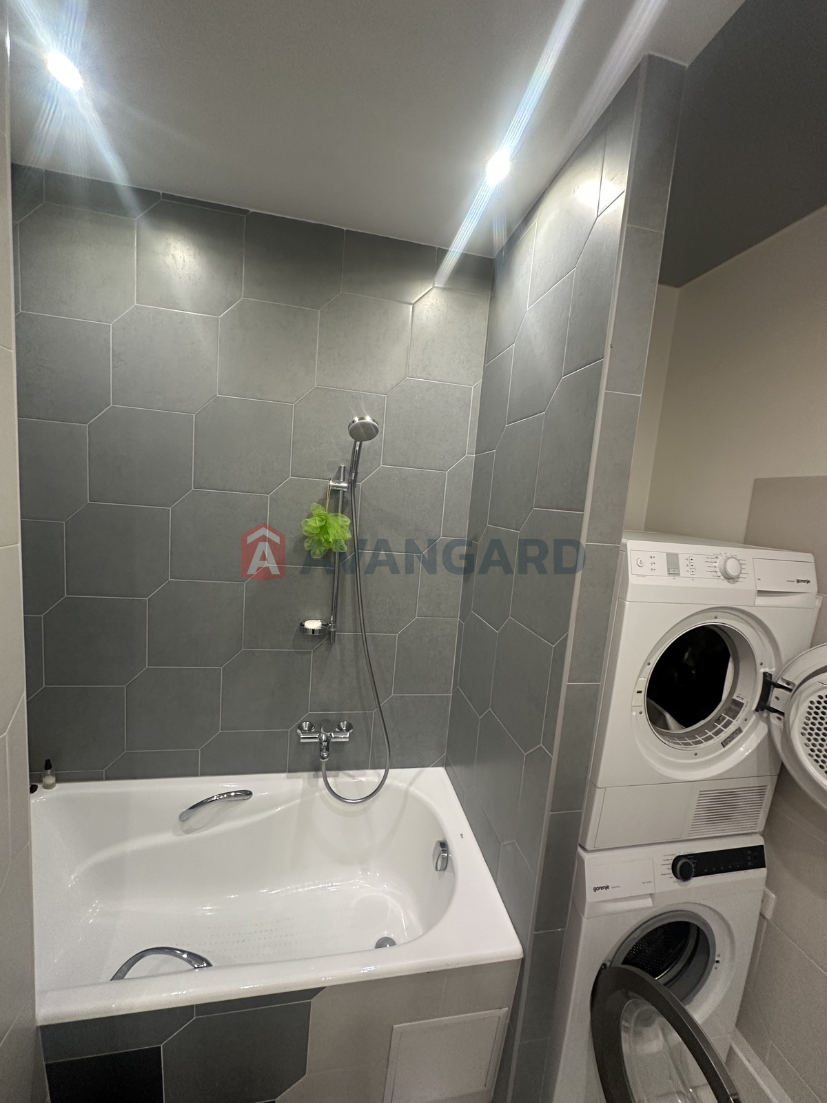 2 ��. ��������, 84/-/20 ��. �., 23/25 ������ ���� 6