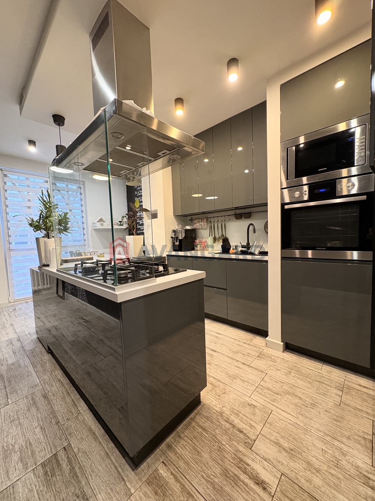 2 ��. ��������, 67/30/18 ��. �., 4/4 ������ ���� 20