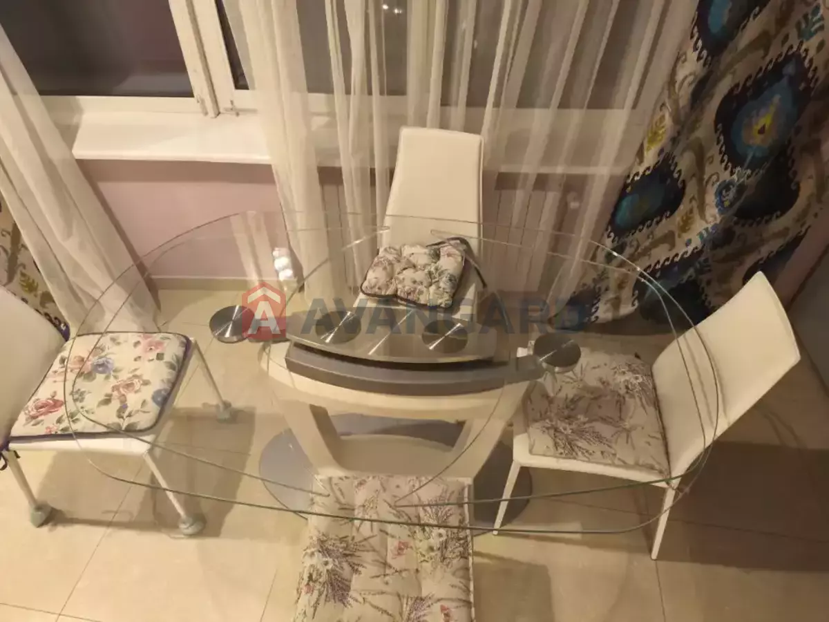 4 ��. ��������, 240/140/25 ��. �., 6/13 ������ ���� 8