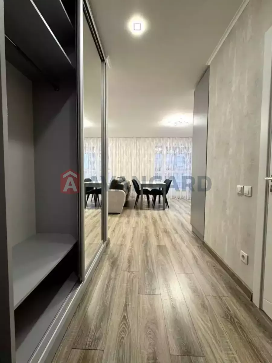 1 ����. ��������, 44/15/20 ��. �., 8/10 ���� ���� 8