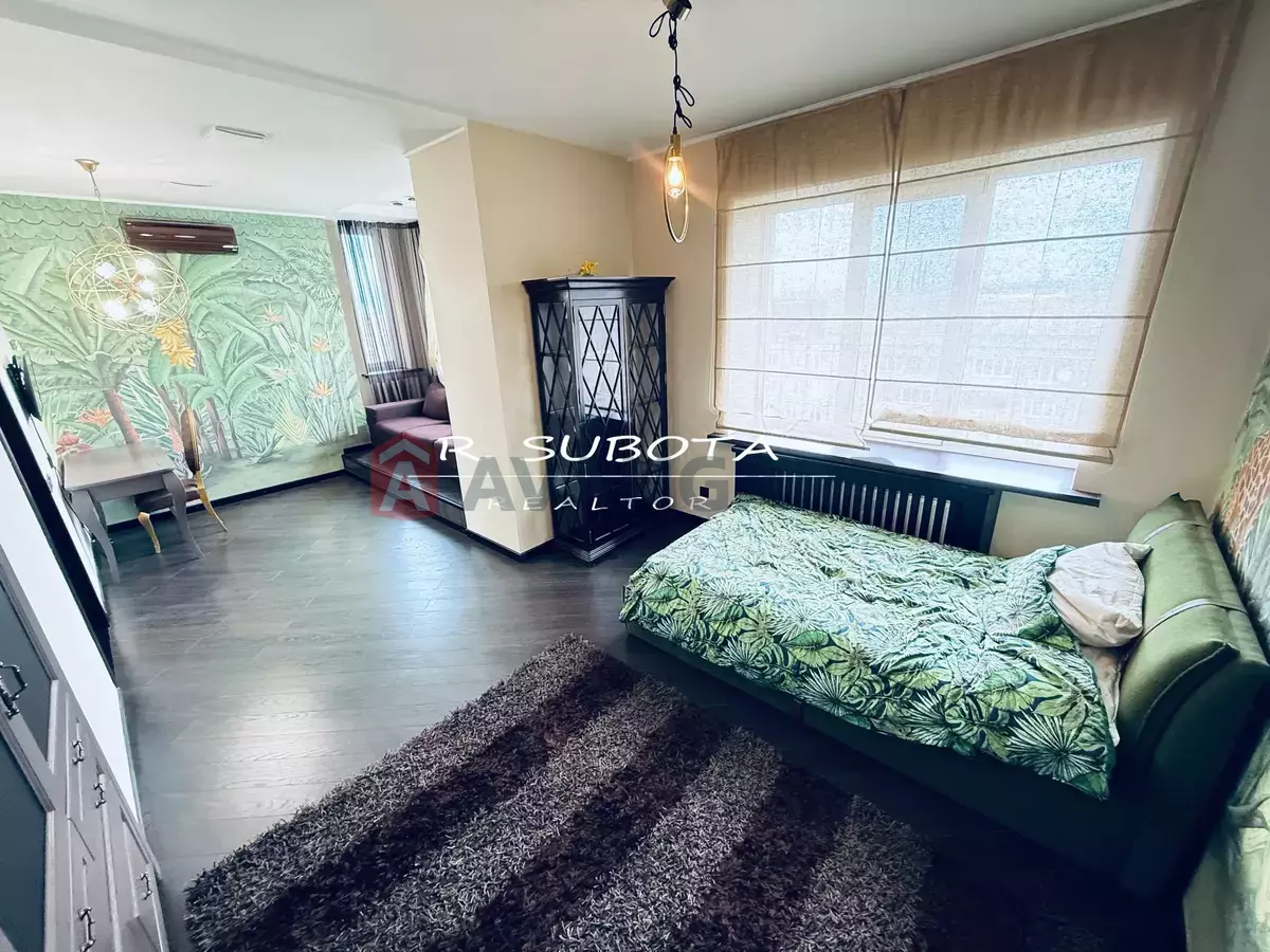 4 ��. ��������, 210/-/- ��. �., 10/10 ������ ���� 7