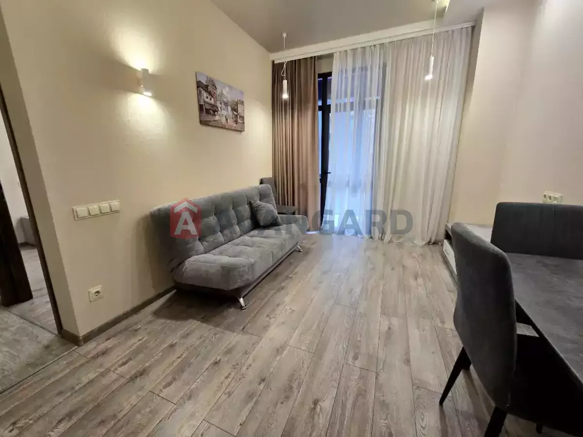 2 ��. ��������, 50/-/- ��. �., 8/10 ������ ���� 5