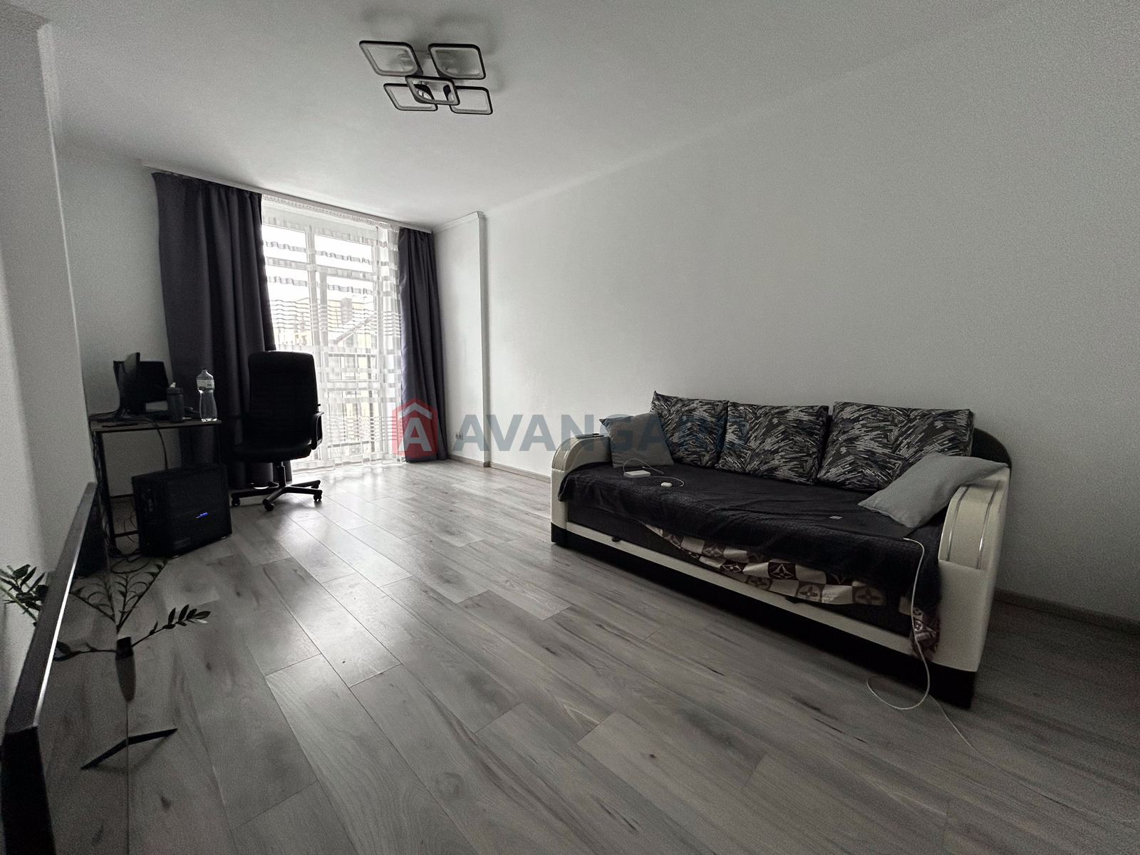 1 ��. ��������, 48.6/18.5/13.7 ��. �., 7/10 ������ ���� 7