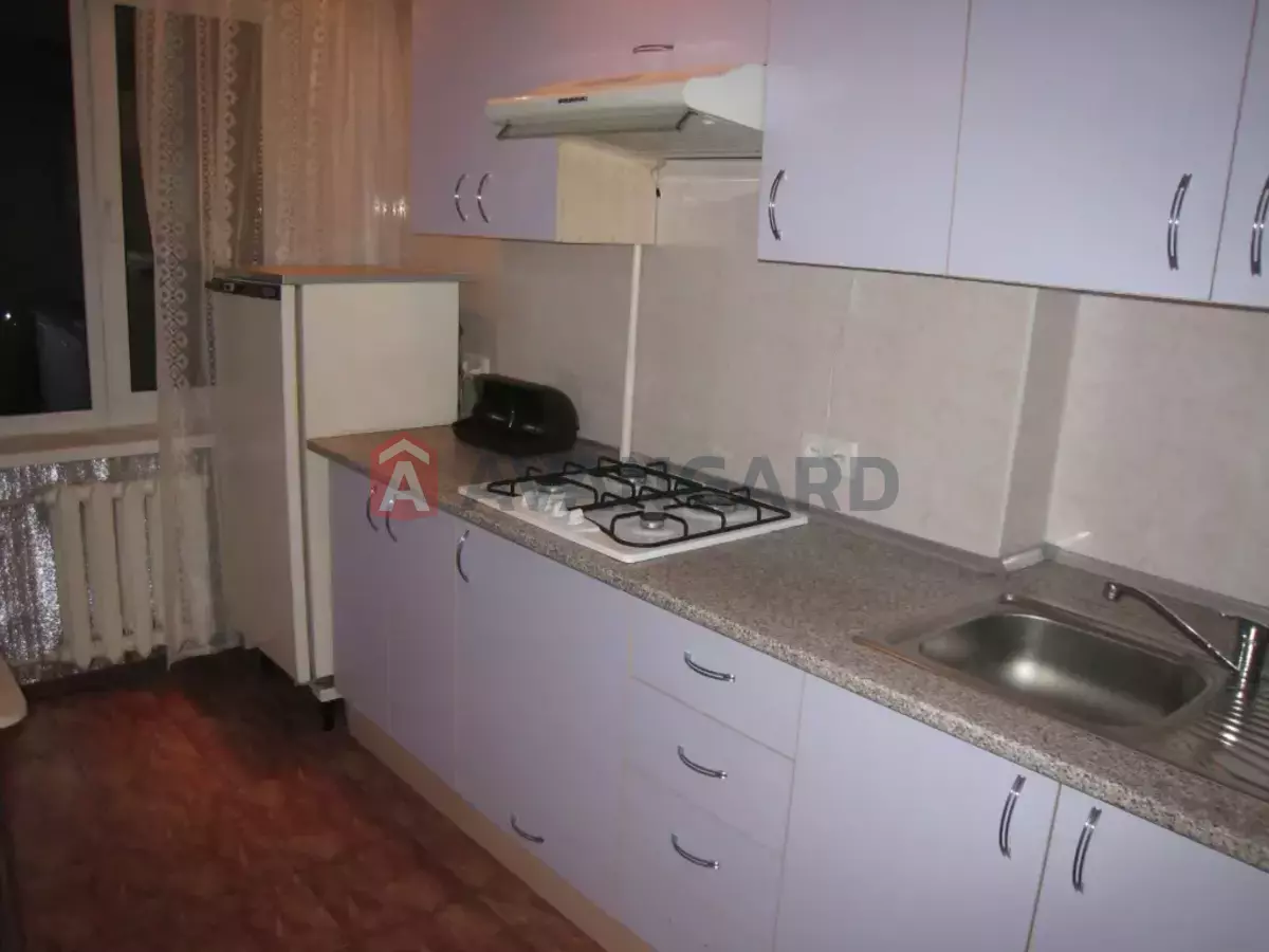 3 ����. ��������, 64/40/8 ��. �., 8/9 ���� ���� 12