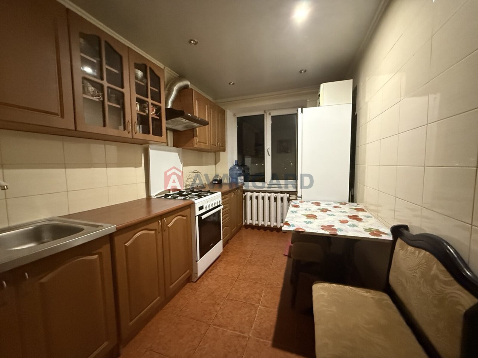 2 ����. ��������, 47/28/8 ��. �., 8/9 ���� ���� 1