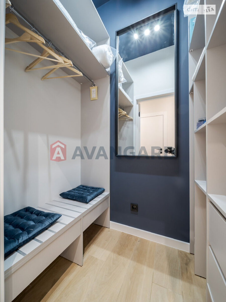 1 ��. ��������, 45/19/5 ��. �., 8/10 ������ ���� 17