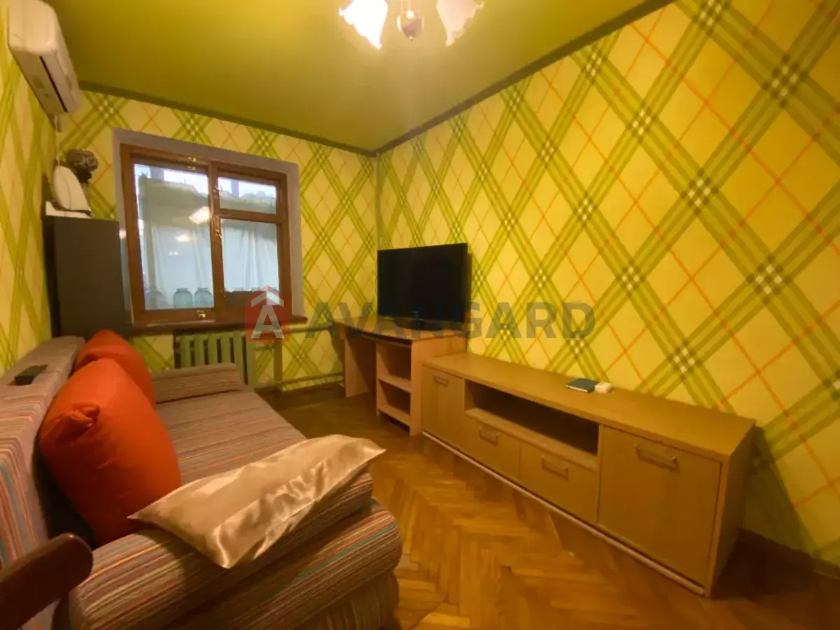 4 ��. ��������, 77/-/9 ��. �., 4/9 ������ ���� 3